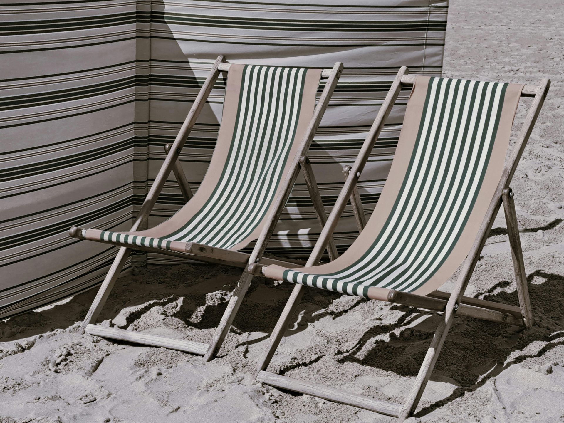 How to Clean Patio & Beach Furniture: Outdoor Furniture Care Guide view 7